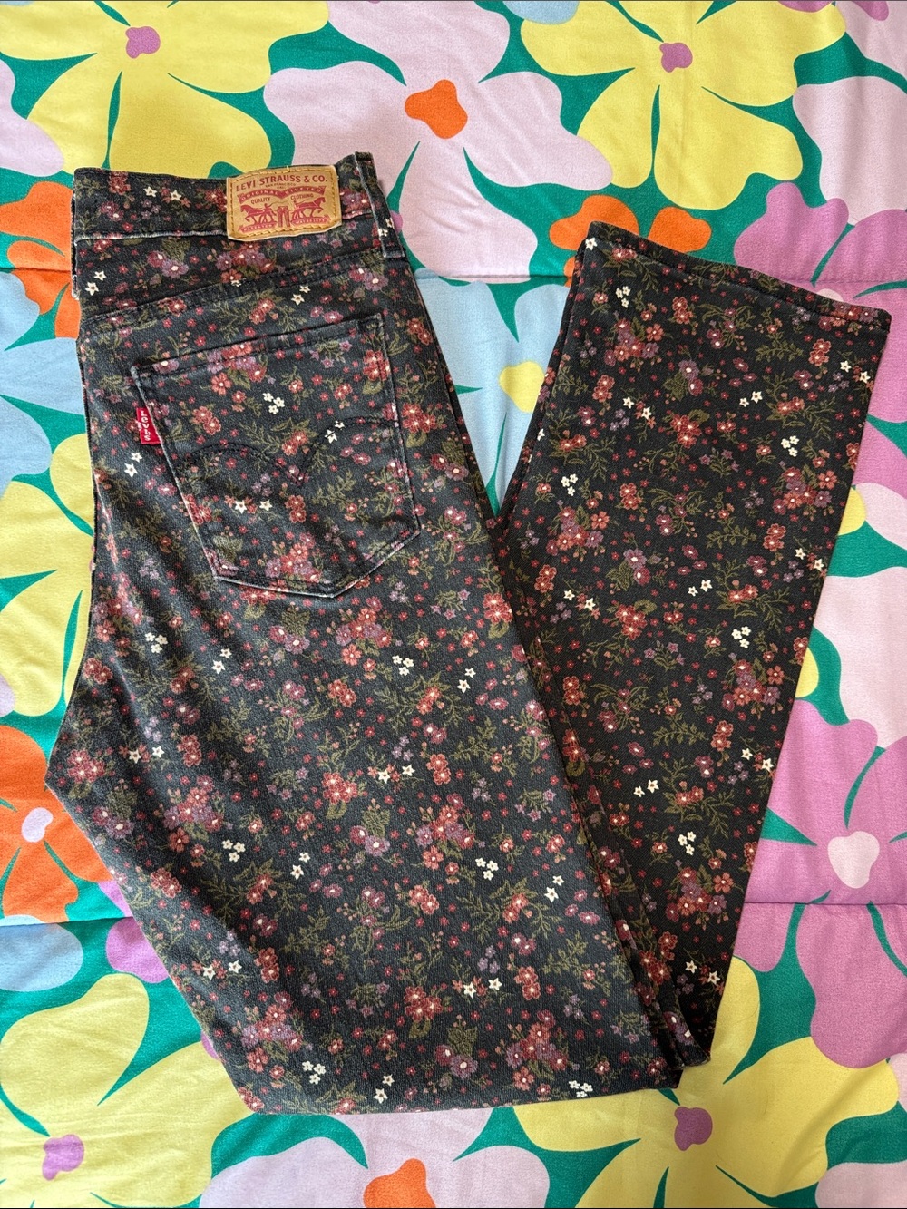 Levi's Women's Black Floral 314 Shaping Straight Jeans
